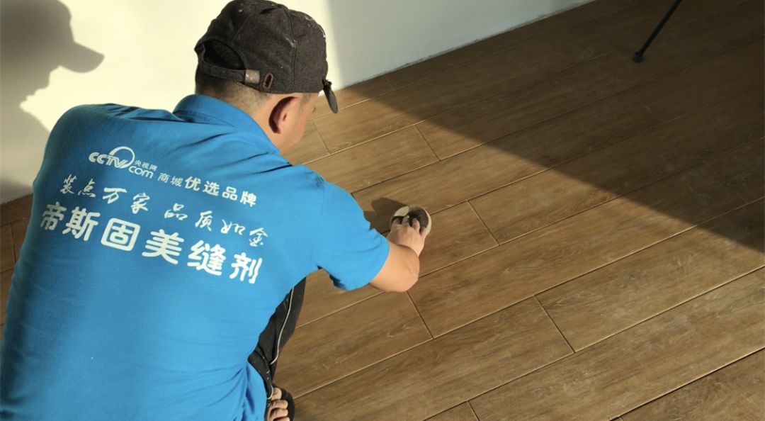 卫生间瓷砖缝隙可以用美缝剂吗,瓷砖缝隙用美缝剂还是水泥基