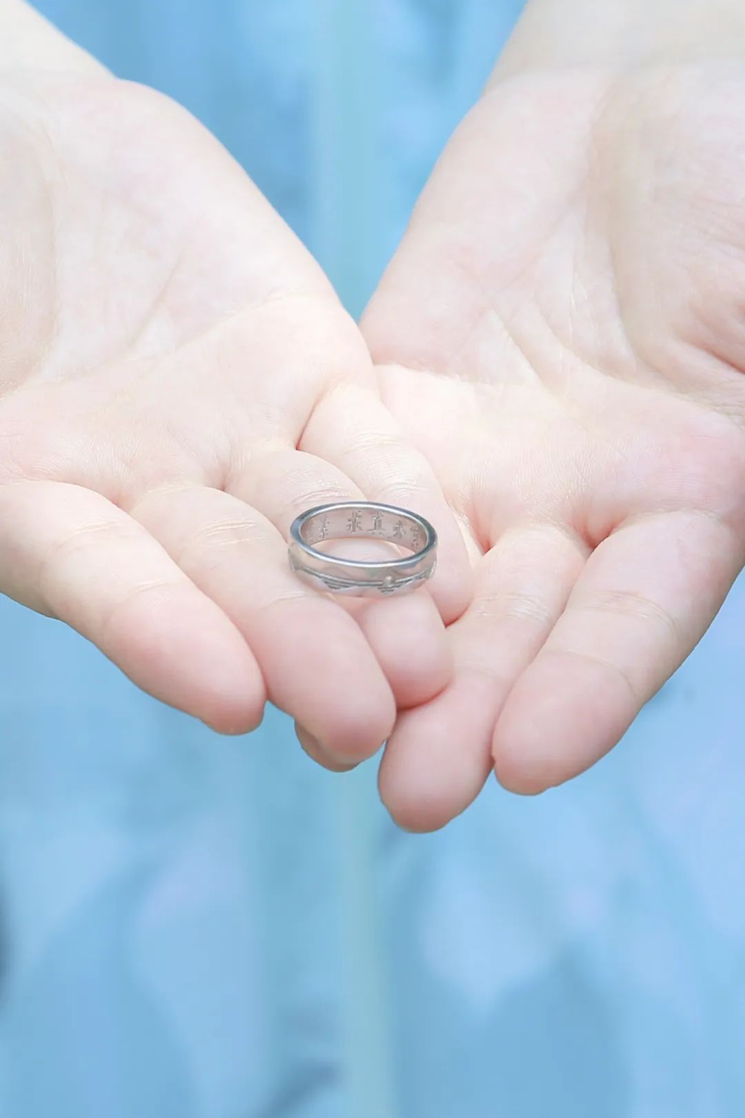 豪！这所高校为本科毕业生发水晶，硕士发蓝宝石，博士发钻石