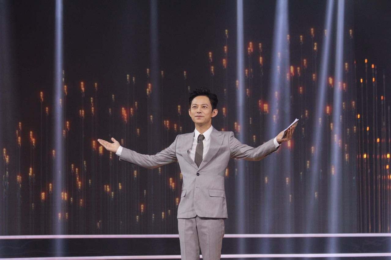 央视十大最受欢迎主持人排行榜,年龄大的地方台主持人有哪些