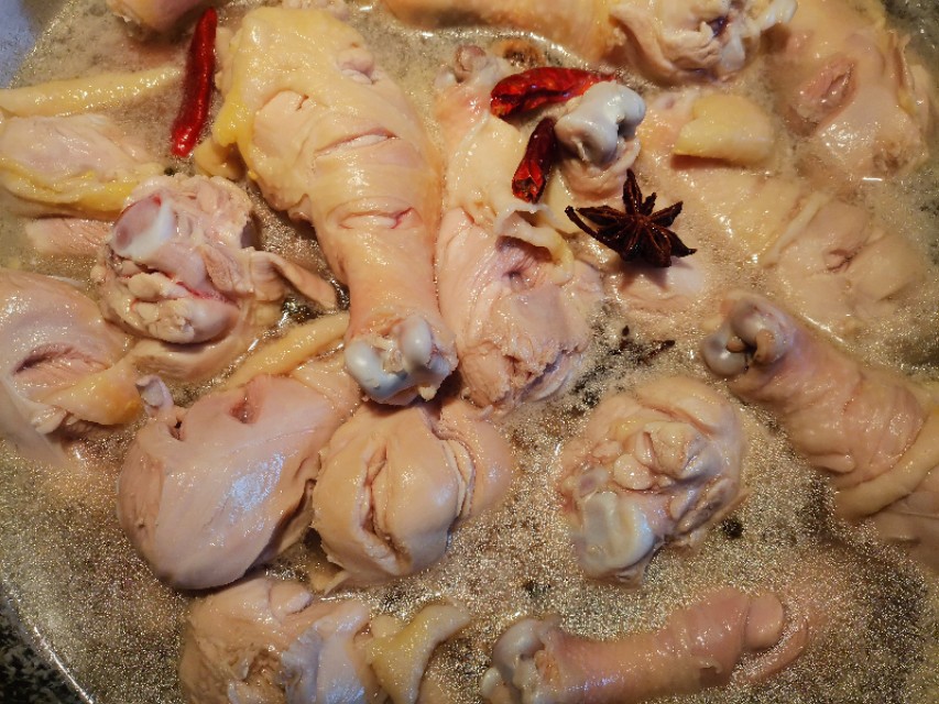 炸鸡腿怎么弄才能外焦里嫩,炸鸡腿如何避免里面没熟