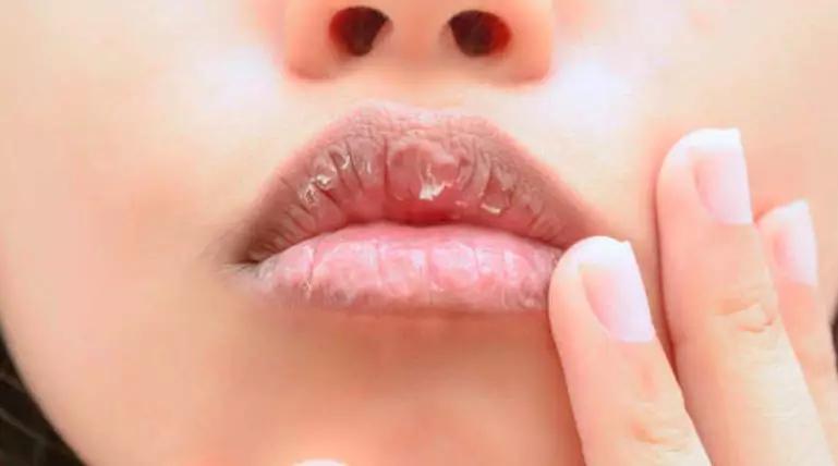 唇部操作的小细节你知道吗,拥有水润双唇的秘密