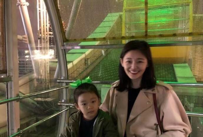 汪小菲大s同框游玩被认出,汪小菲大s势均力敌