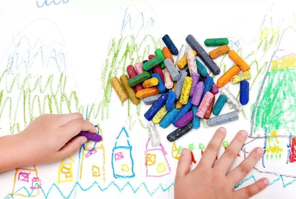 白墙有小坑怎么去除,白墙打洞上的污渍怎么去除