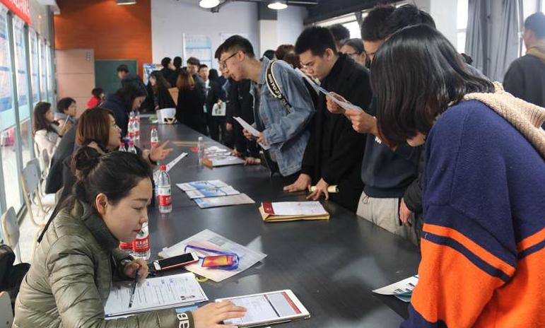 求职者还没面试就被驱赶，老板反而理直气壮，有纹身就是坏人？