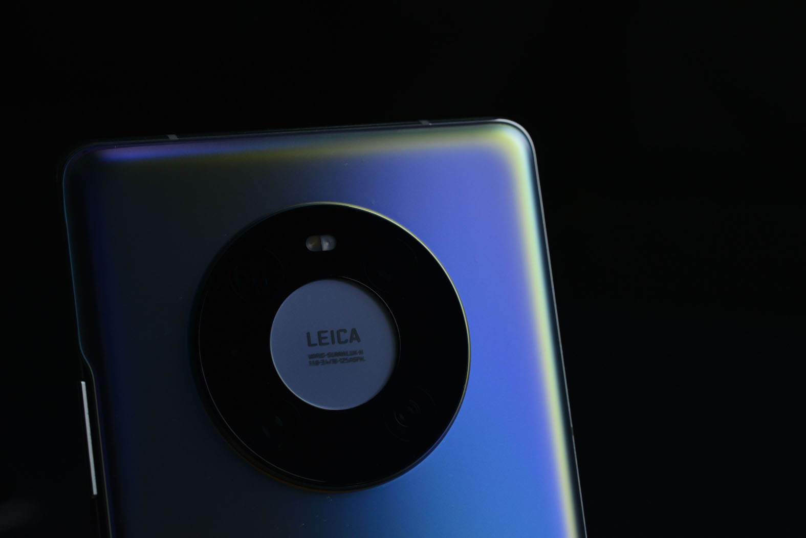 7000块的华为mate40pro,mate40pro蓝猩护甲防摔壳