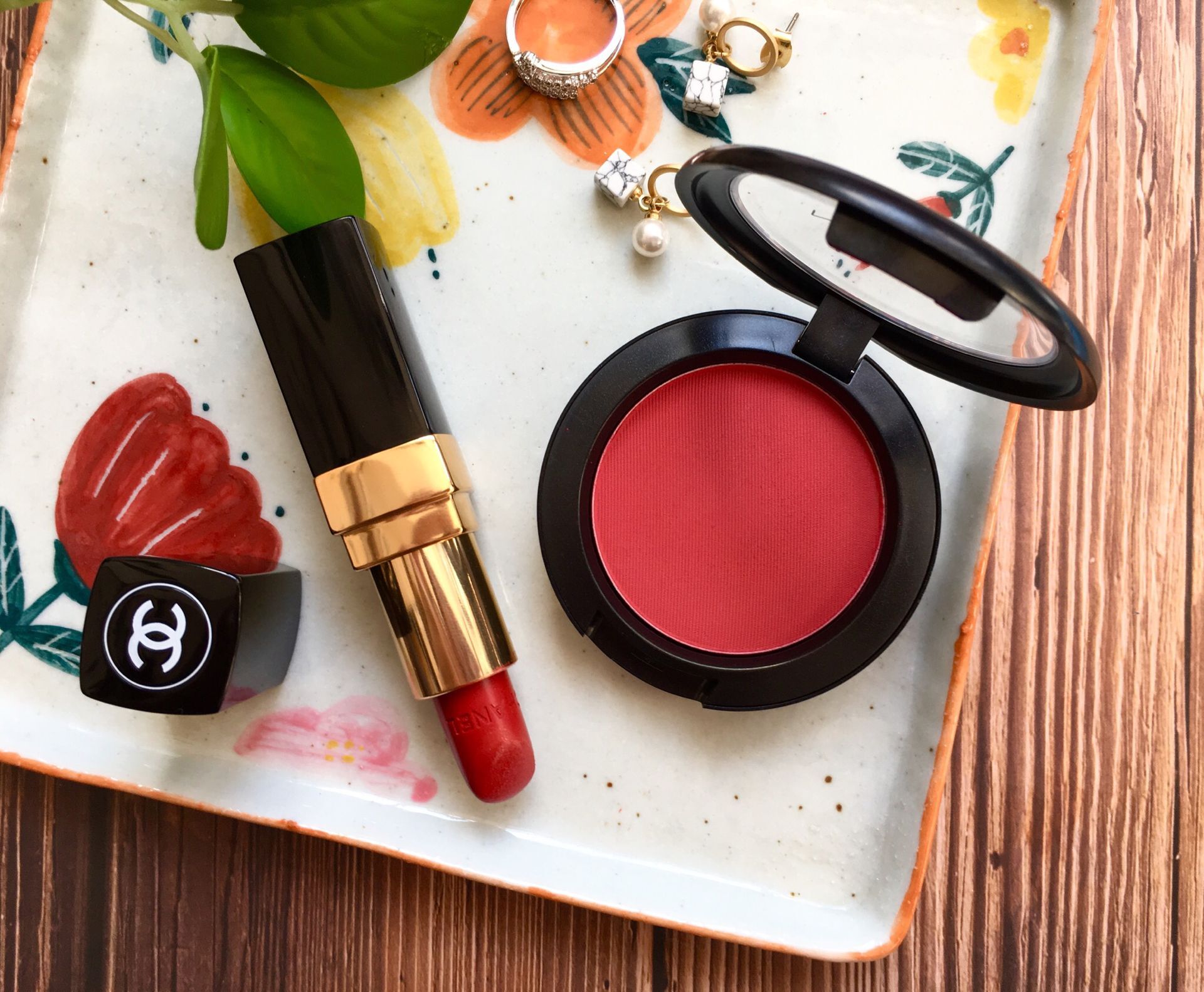 润唇膏和口红如何搭配,日常搭配需要几支口红