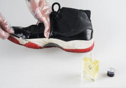 买的新鞋一个月开胶怎么办,刚买的鞋怎么快速弄开