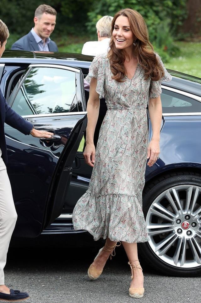凯特王妃穿花裙,丹麦王妃凯特穿衣打扮