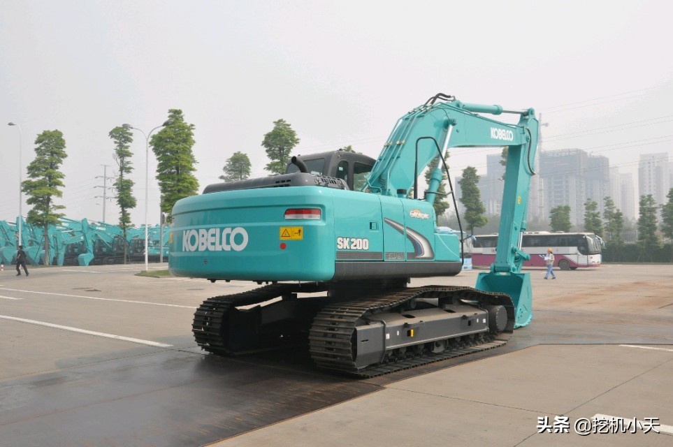神钢200挖机多少钱一台,神钢挖机与三一挖机怎么选