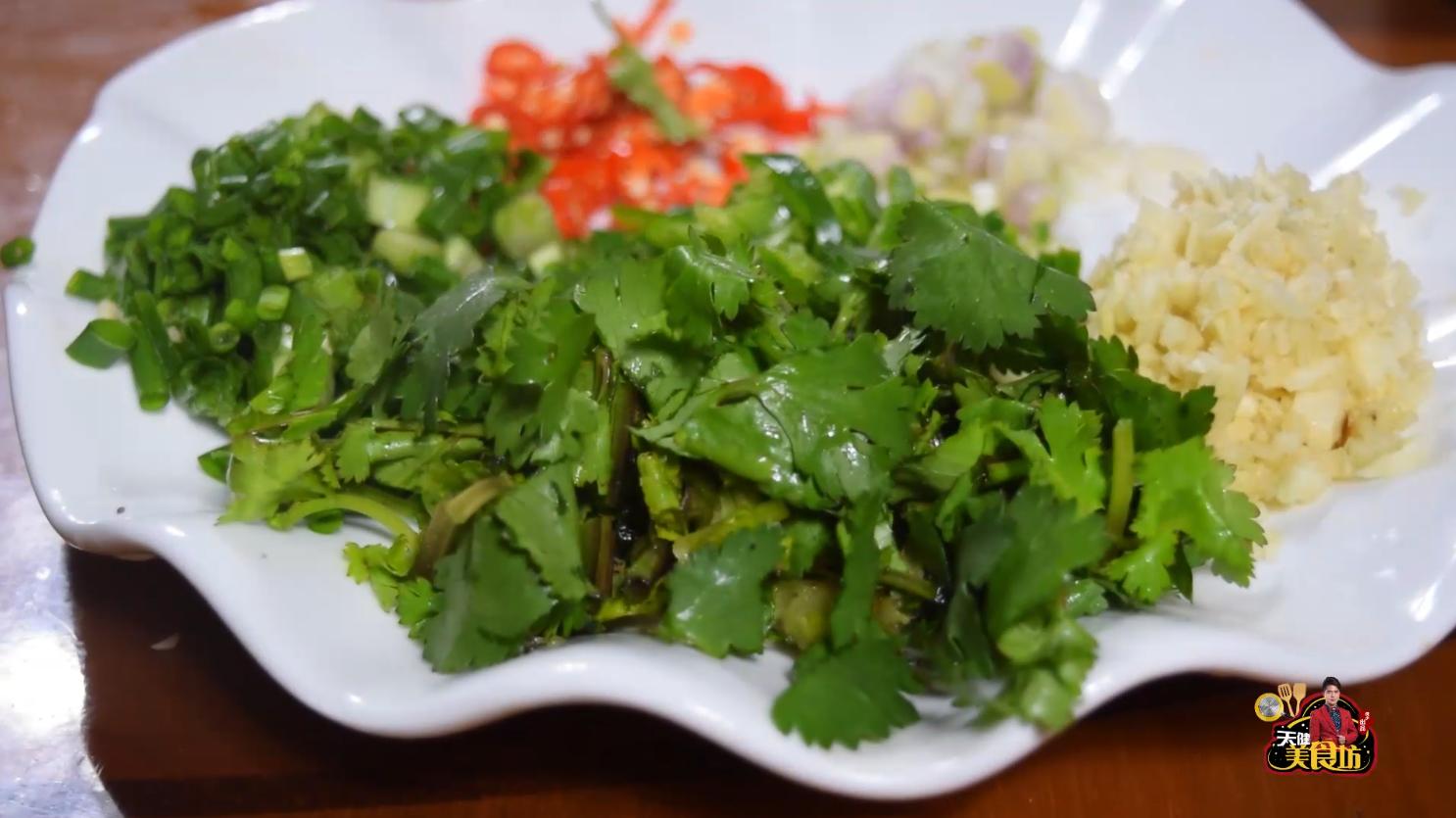 鸡爪这样做酸辣爽口吃起来真过瘾,鸡爪这样做香辣入味好吃又下饭