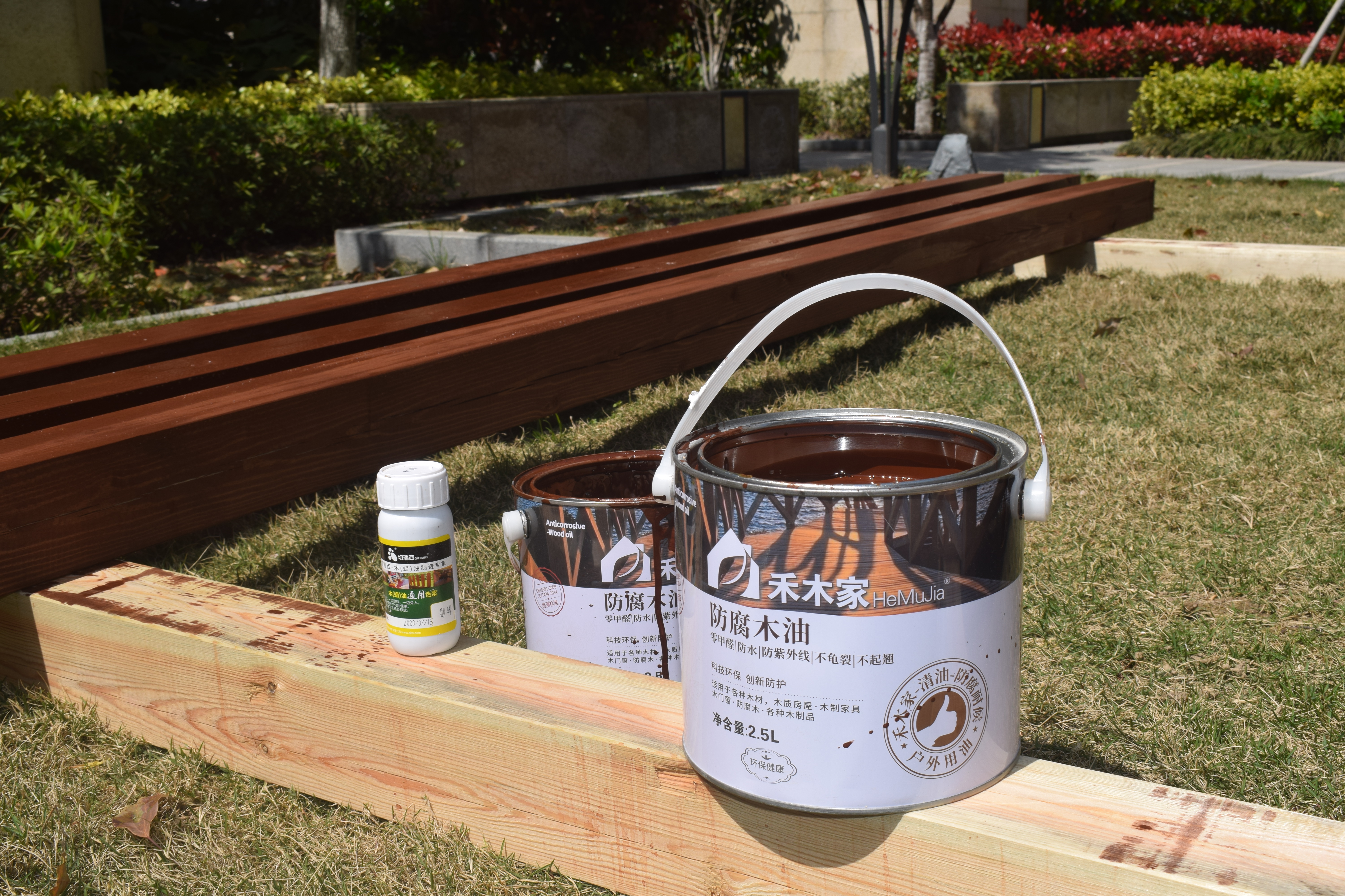 防腐木地板滚涂防火油,户外防腐木涂熟桐油