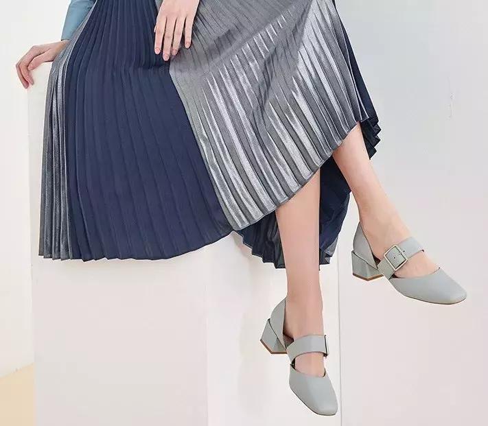 宽胖脚凉鞋好看,四十岁女人大宽脚适合啥凉鞋