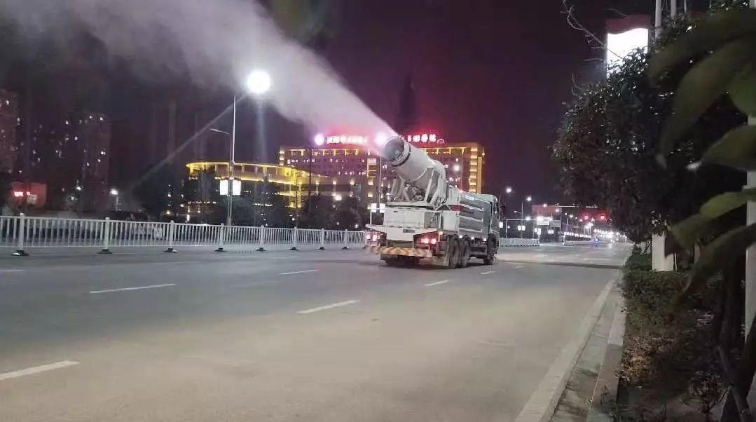 武汉周边县城抗「疫」：饭馆改送菜、老人玩B站