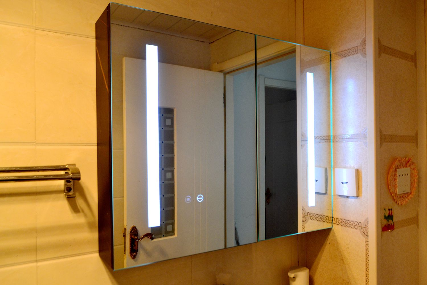 希箭浴室柜和联勒浴室柜哪个更好,希箭铝合金浴室柜质量怎样