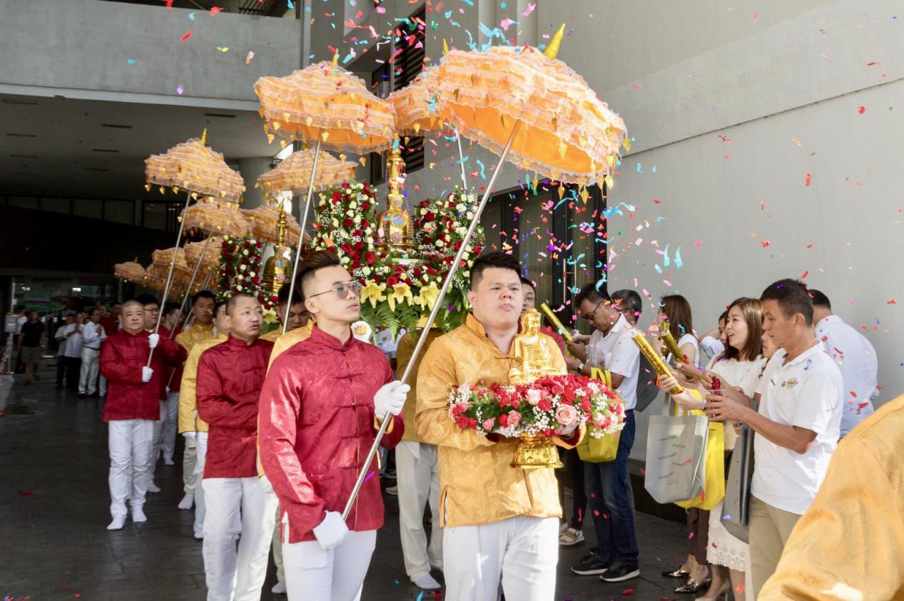 张秋源获瑞典世界和平奖后尊者赠北京及斯里兰卡佛牙影骨舍利