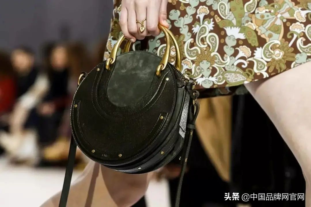 身价千亿帝国总裁,身价千亿的总裁到4s店买车