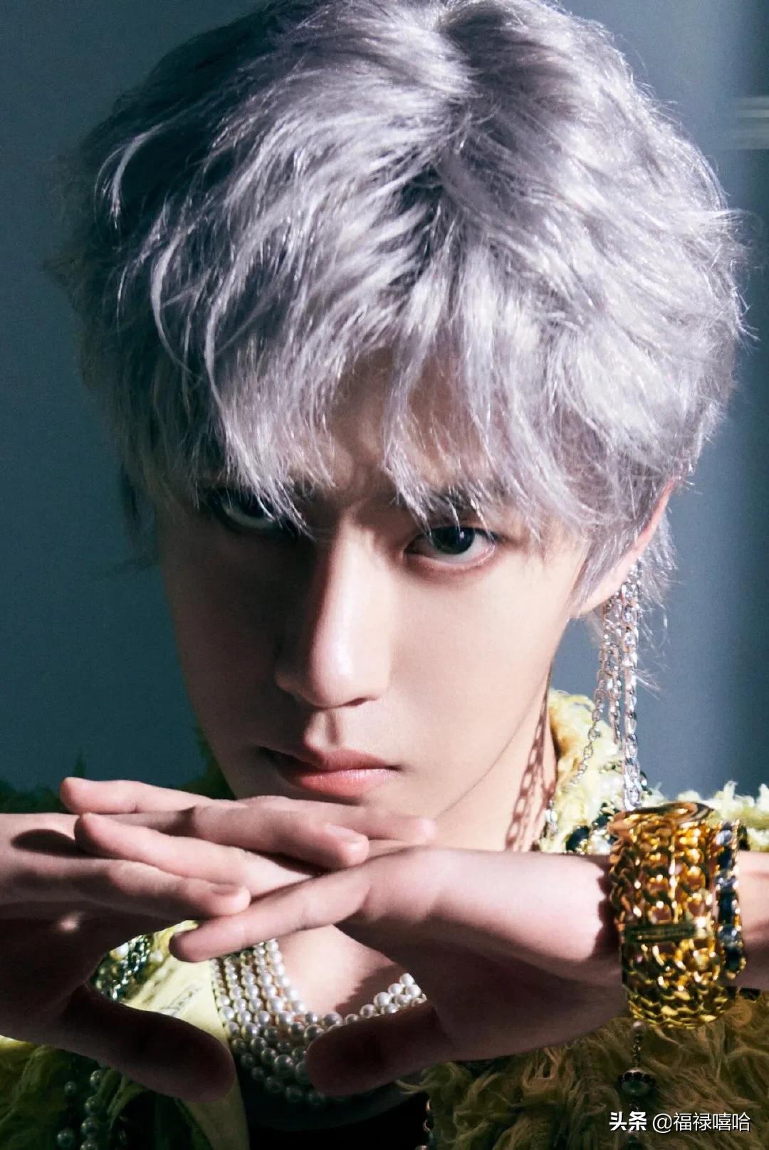 撕漫男？撕漫女？不，是撕漫表！谁说纸片人不能戴手表