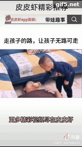 爸爸带娃搞笑名场面看一遍笑一遍,高龄宝爸用背带带娃的搞笑视频