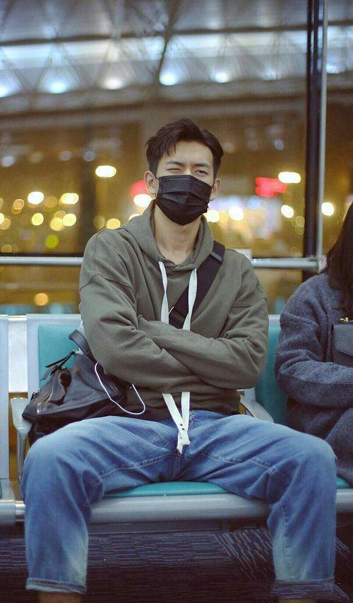 穿搭男生潮流大牌,男明星冬季最帅休闲运动穿搭