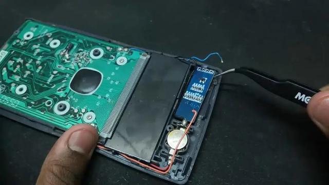 现实版天才枪手！印度小伙花158元改计算器“作弊”，能连谷歌