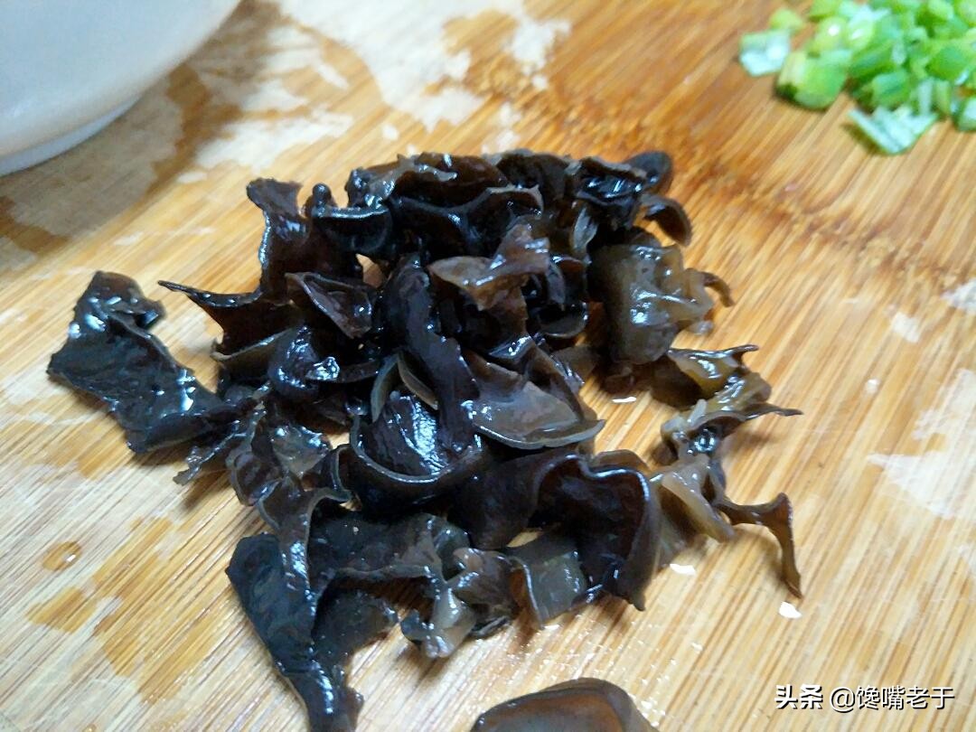 炒木耳老是炸咋办,木耳炒时怎样避免爆锅