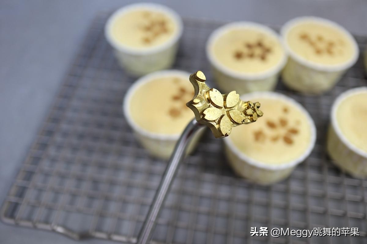 杯子蛋糕不塌不回缩的配方,如何让杯子蛋糕蓬松柔软不塌