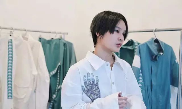 supreme联名日系闪电潮牌,潮牌supreme哪些是真的