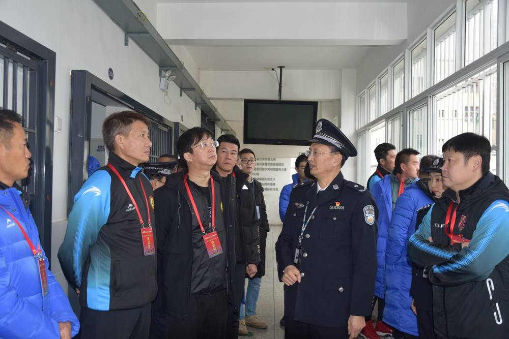 原四川全兴足球明星队到川中监狱开展帮教活动