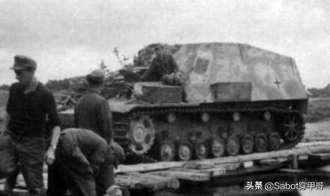 野蜂自行火炮和犀牛自行火炮,犀牛轮式自行火炮