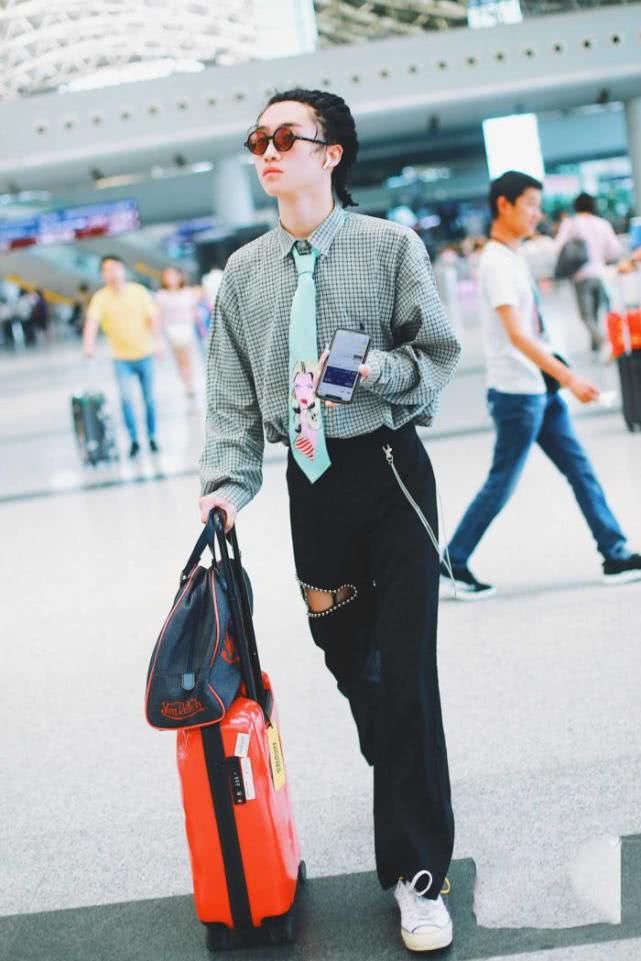 邓典穿搭,邓典的穿衣风格