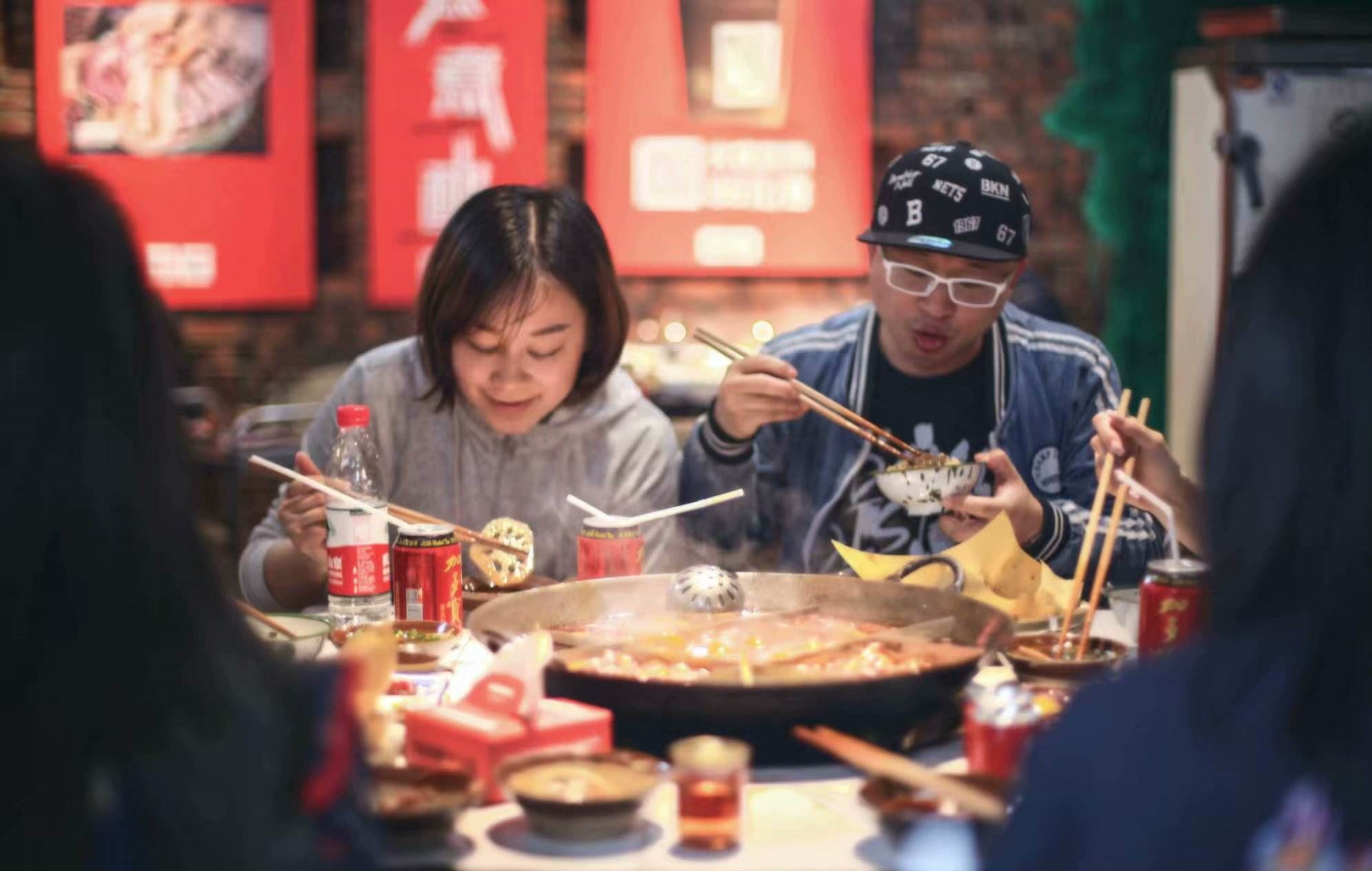 火锅店一个月赚2w,火锅店一次免单一年赚200万