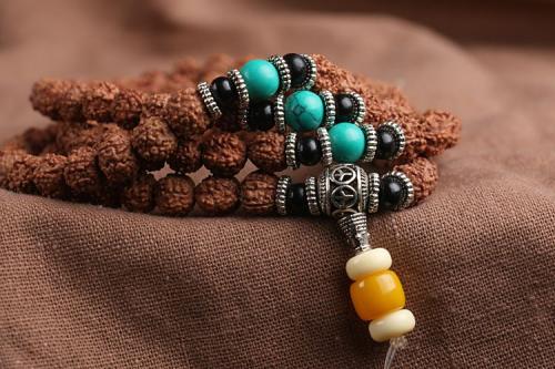 你戴的饰品暴露出你的性格,佩戴手串你觉得丢人吗