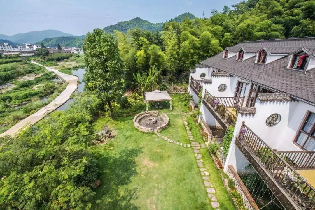 婺源油菜花田风景,藏于江西婺源深山中小村子