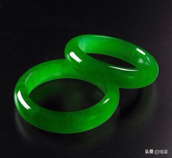 翡翠湖水绿与湖水蓝是什么颜色,翡翠老坑绿是什么颜色