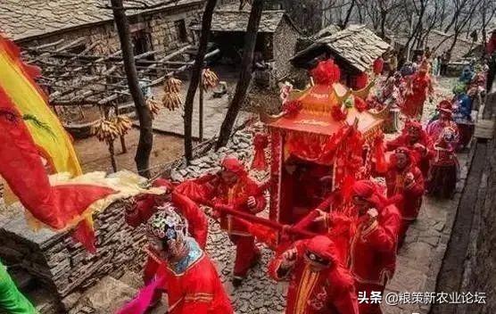 农村新娘在结婚当天，为何要憋着尿入洞房？原来其中讲究这么多