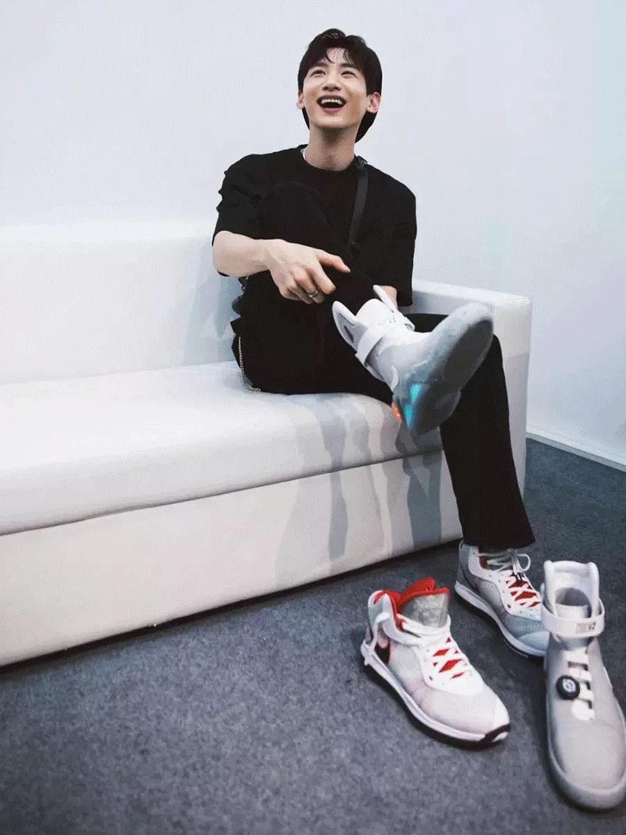 AJ、Yeezy谁更受欢迎？鞋头的本质也是球鞋复读机？