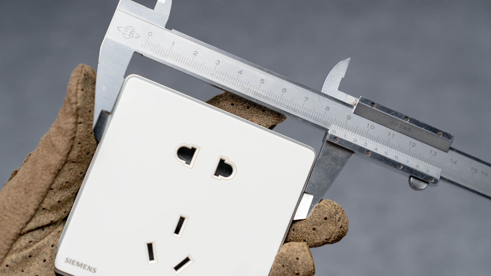 装修开关插座选择哪个品牌好,开关插座公认的哪个好