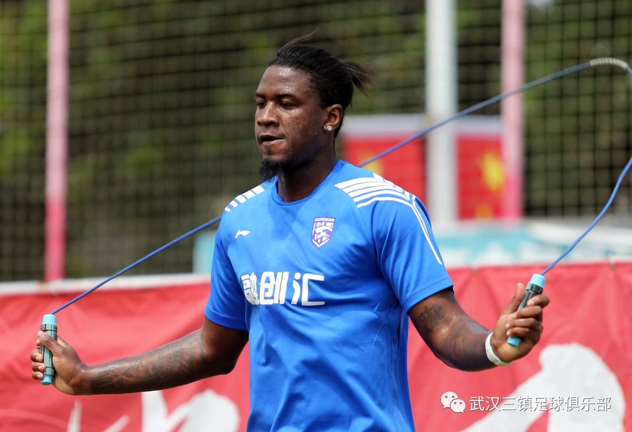 马尔康加盟中超仪式,马尔康转会武汉三镇转会费多少