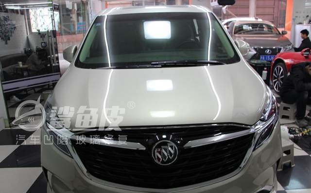 车门棱角凸陷如何无痕修复,别克车门深凹痕无痕修复案例