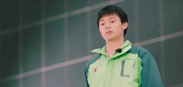 留守儿童扇耳光,19岁女孩被15岁学生扇耳光