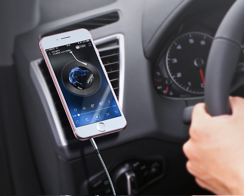 开车时车里都用什么放音乐,开车听的音乐电台有哪些