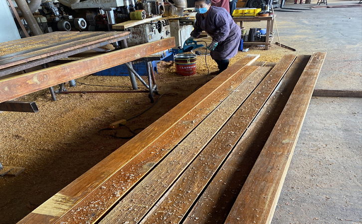 印尼菠萝格木材和非洲菠萝格防腐木对比