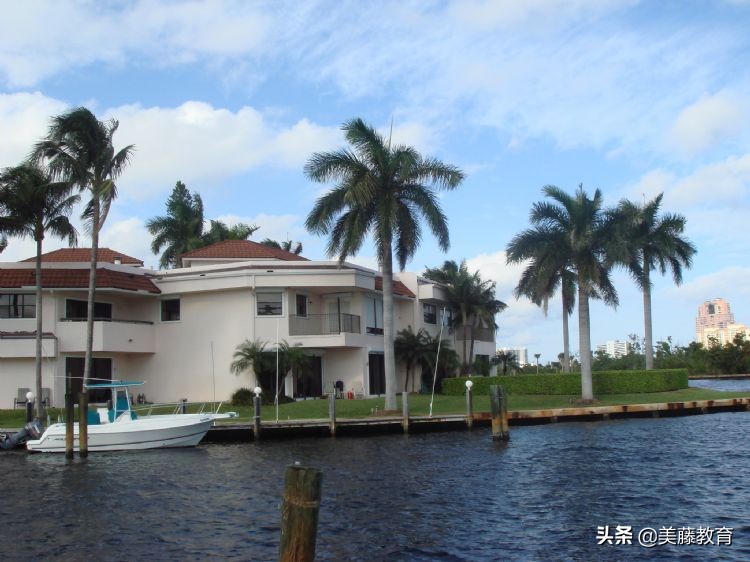 美国圣路易斯华盛顿大学,华盛顿大学福斯特商学院