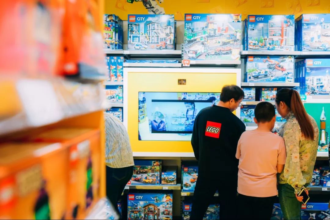 乐高西安授权专卖店曲江创意谷,西安乐高授权店乐高零件墙