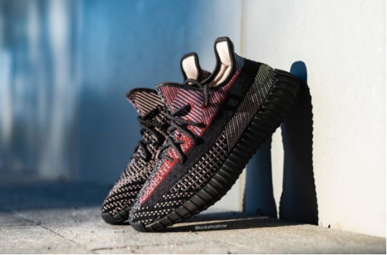 yeezy350亚洲限定粉满天星,黑色满天星yeezy350穿搭