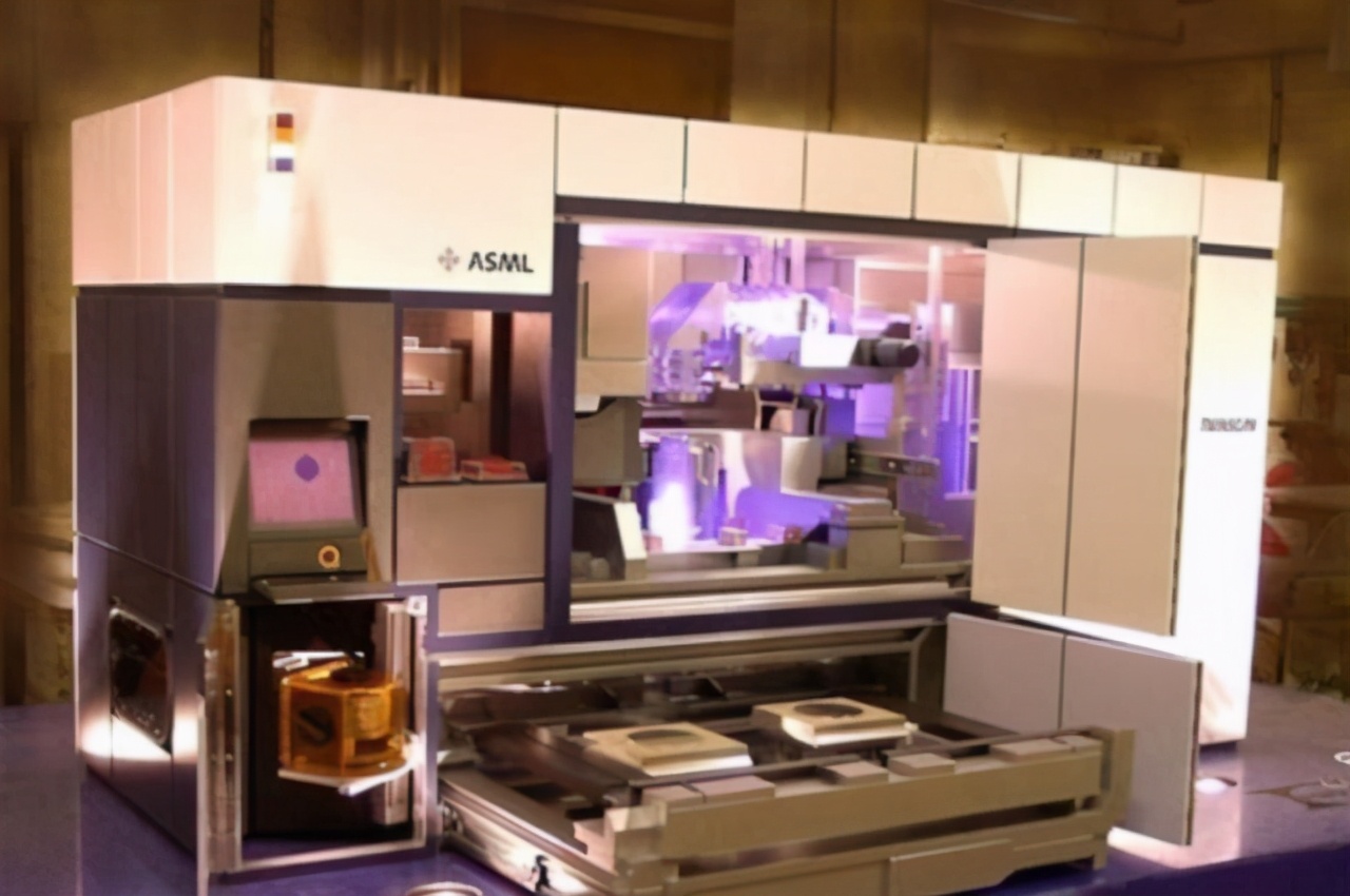 荷兰光刻机巨头中国业务,为什么荷兰可以造高端光刻机