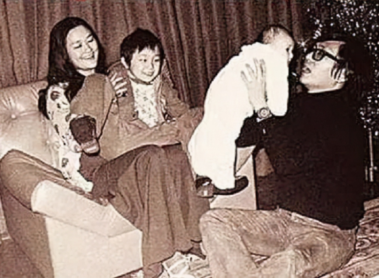 黄霑：离经叛道的“流氓”博士，歌中的江湖再也回不去了