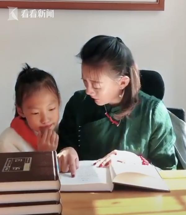 妈妈教育女儿要精致,三观很正的父母教育女儿