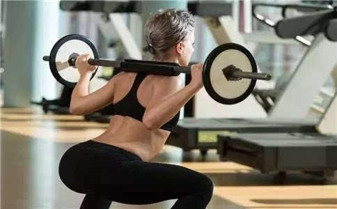 深蹲力量训练哑铃,这10种深蹲帮助你练出强壮下半身