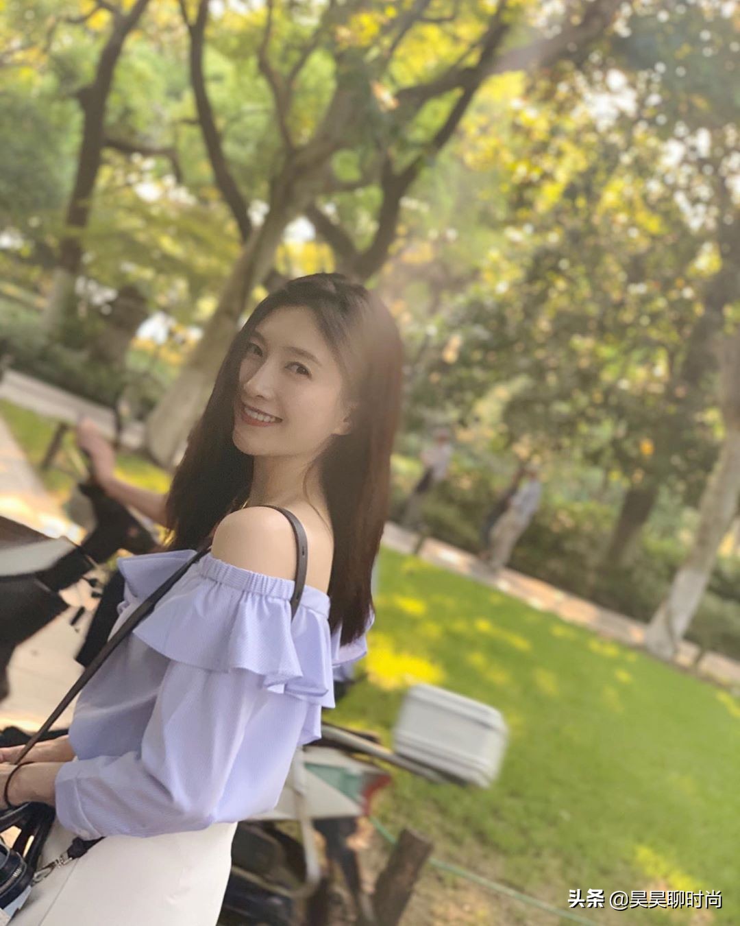 江疏影穿搭同款裙子 (江疏影吊带裙穿搭)